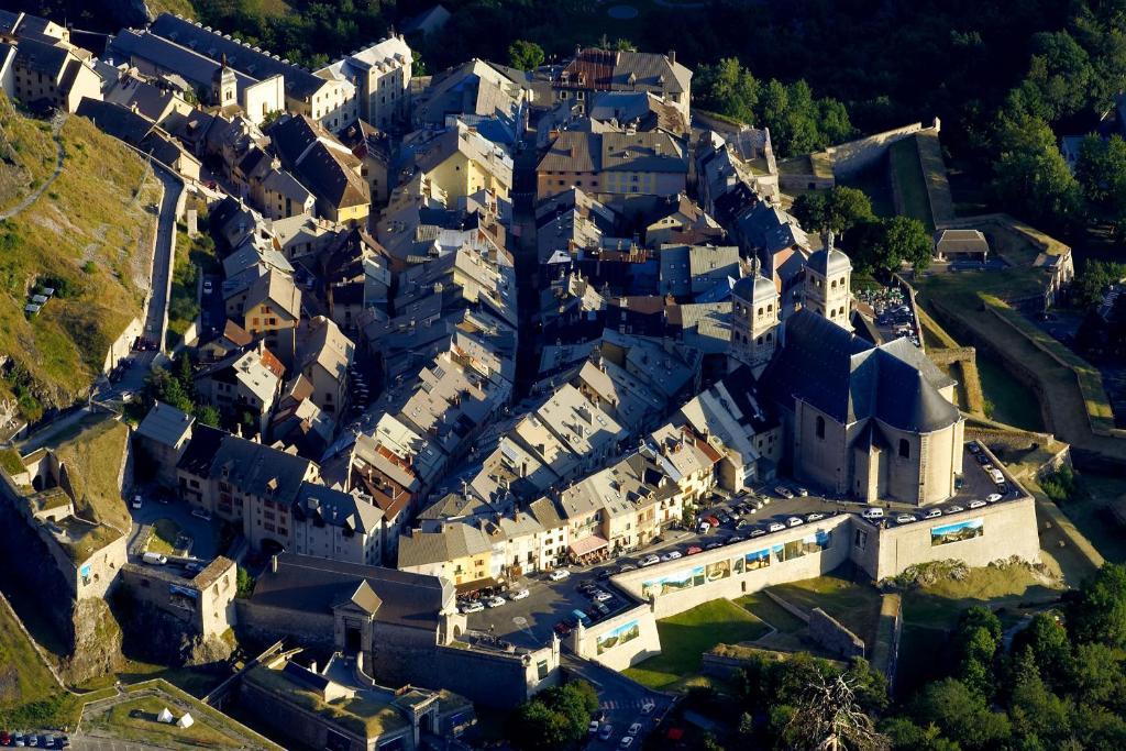 Residence Du Temple Briançon Exterior foto
